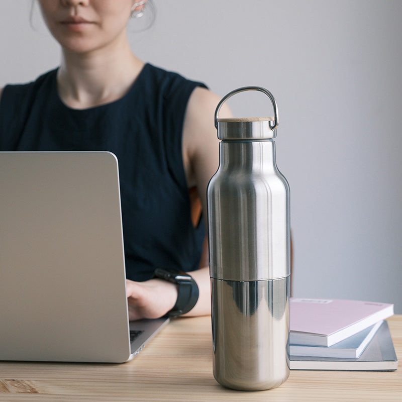 20oz-rise-reflect-with-bamboo-cap-e0 20oz_rise_reflect_desk_laptop_square.jpg
