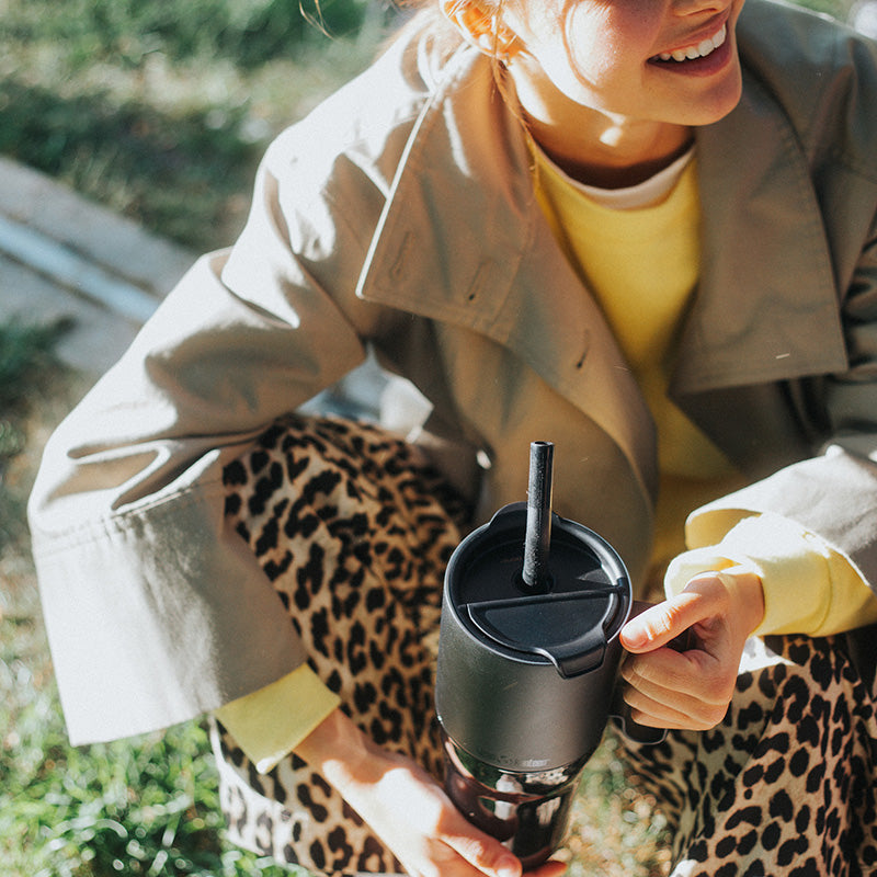 26oz-rise-tumbler-with-straw-lid-c0 26oz_rise_tumbler_black_woman_topview_square.jpg