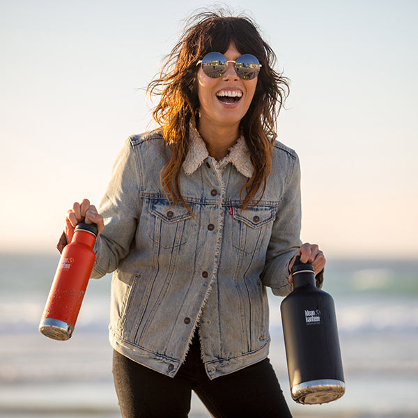 64oz-classic-with-loop-cap-n0 64oz_insulated_classic_black_beach_smile_square.jpg