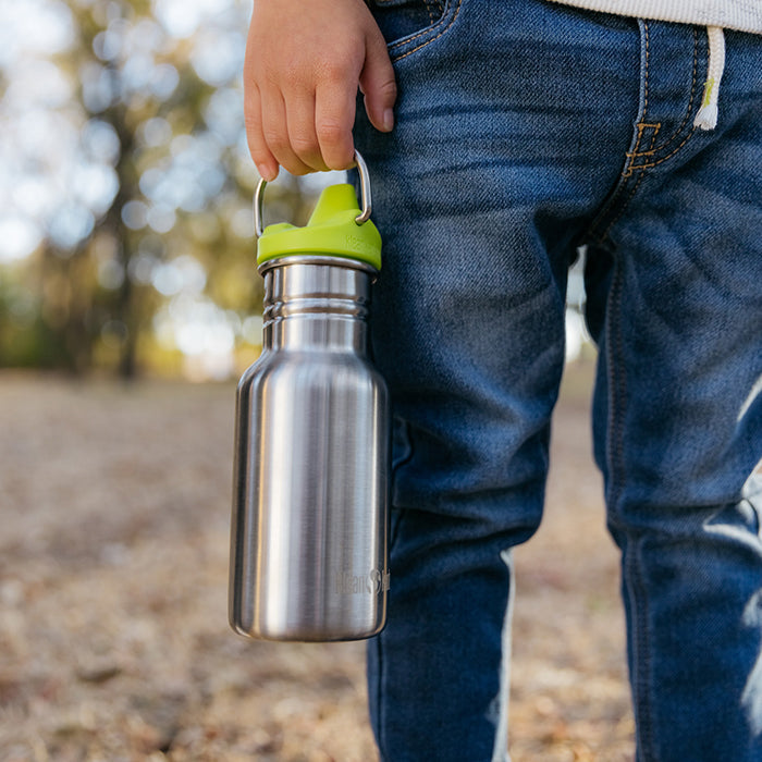 classic-kid-sippy-cap-z1 K12CNSIPPY-BS-kids_sippy_bottle_carry_lifestyle_f9e24b84-a0ae-465d-aad5-3c60c5592b7d.jpg