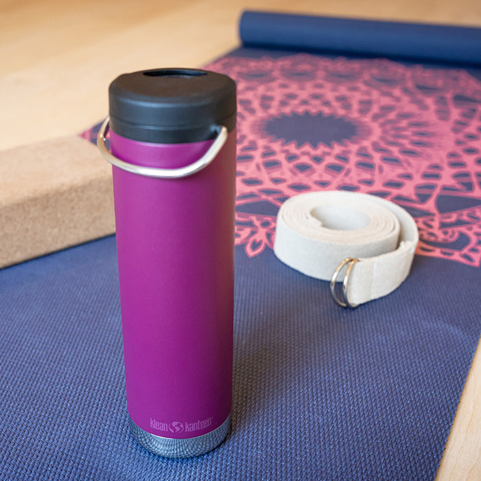 tkwide-twist-cap-with-straw-kit-z3 K20TKWPT-PP-T-TWIST-yoga_bottle_closed_lifestyle_a5ac6535-9c60-42bb-86fe-b94b5cef2b68.jpg
