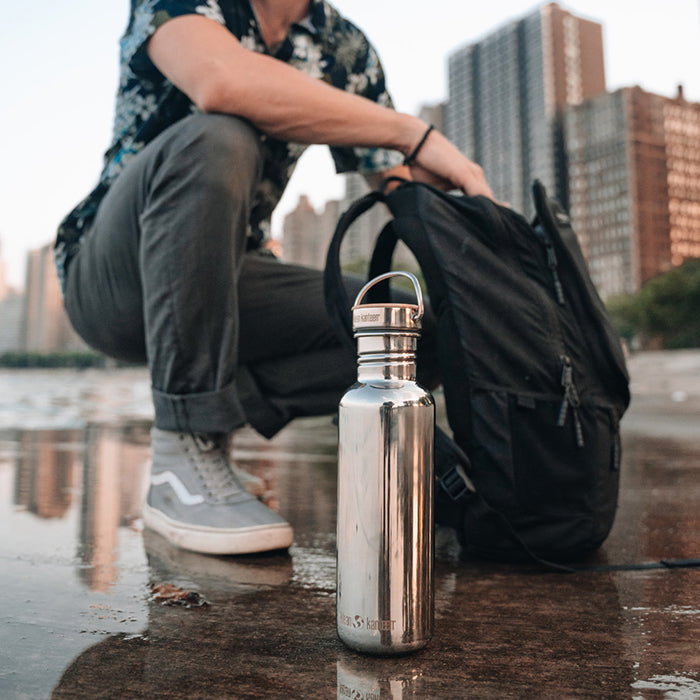 27oz-reflect-with-bamboo-cap-d5 K27SSLRF-MS-BAMBOO_reflect-bottle_city_lifestyle_ff882516-9bd8-49cf-b515-736a0a9c889f.jpg