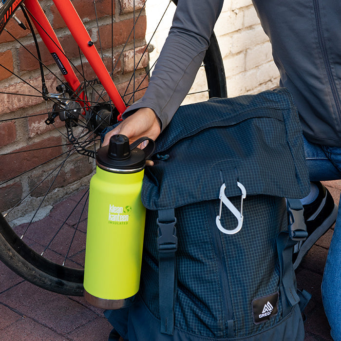 tkwide-chug-cap-y6 K32TKWSSL-JP-Bottle-Biking-Chug-Cap-lifestyle.jpg