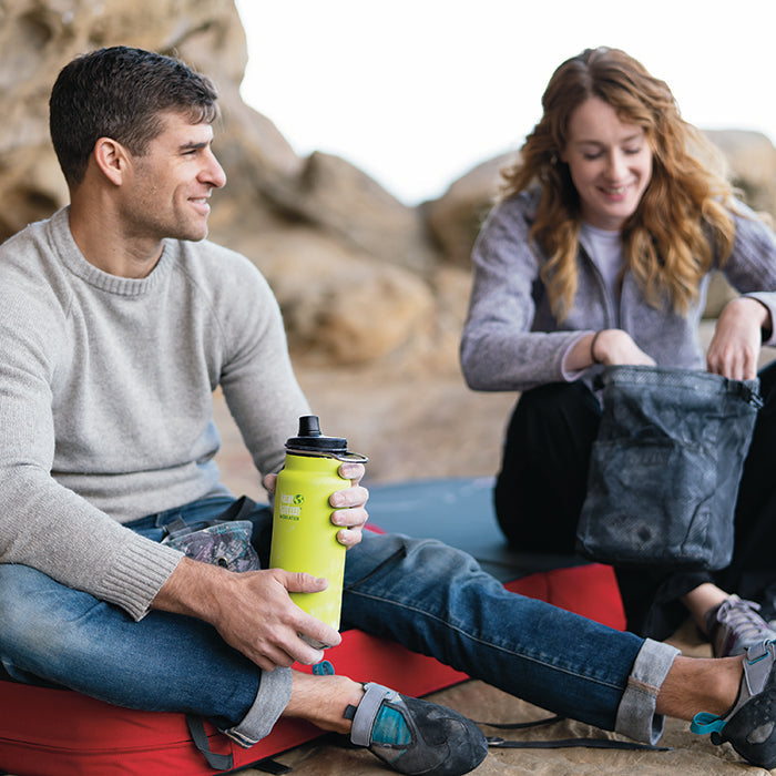 tkwide-chug-cap-y6 K32TKWSSL-JP-chug_cap_bouldering_lifestyle.jpg